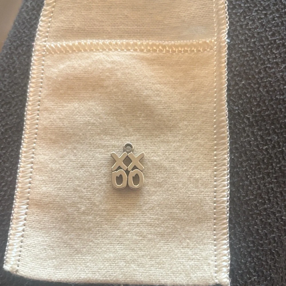 Jewelry James Avery retired XOXO sterling silver charm xoxo with box and bag - Picture 1 of 8